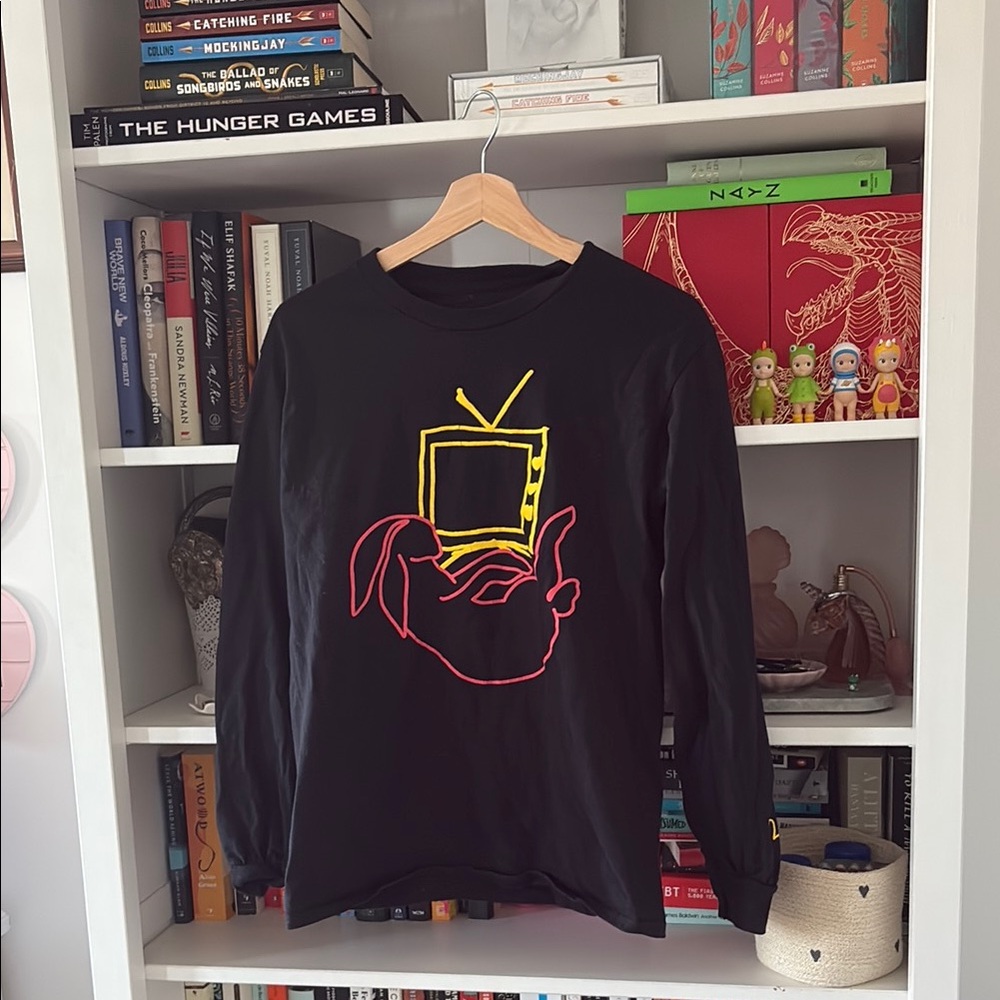 Harry style love on tour rabbit long sleeve tee is size S